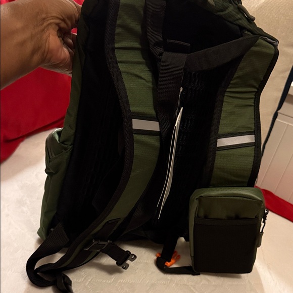 Water Buffalo Sherpa 22L Hiking Hydration Backpack - Picture 5 of 9